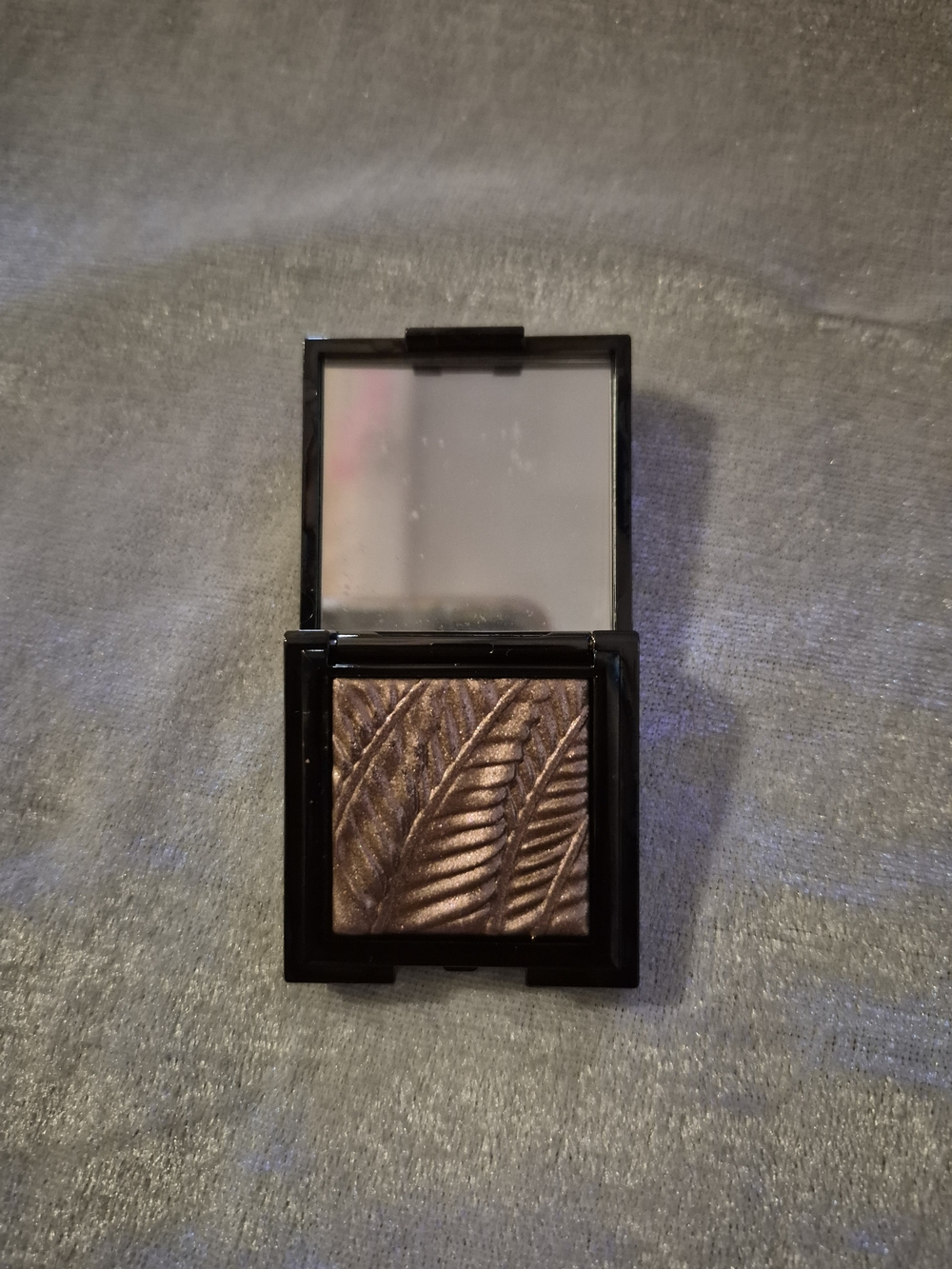 Chantecaille Luminescent Eye Shade Dusty Lilac ( Pangolin)